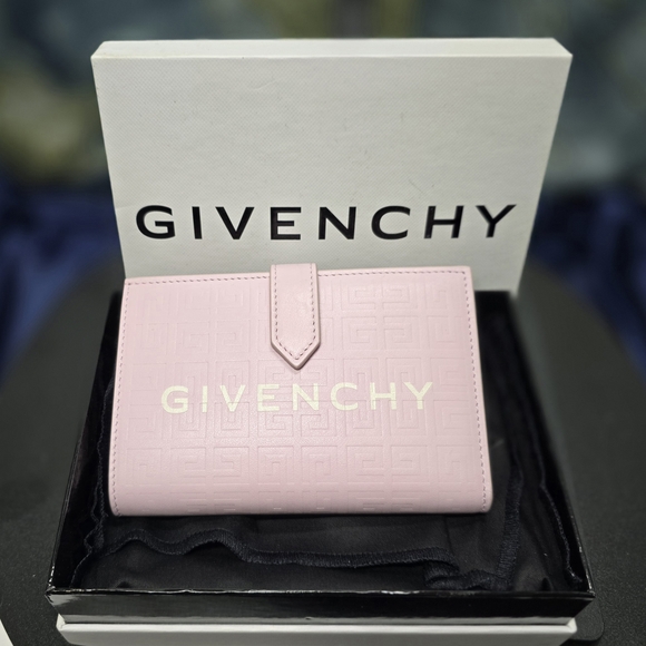 **NWT*  Givenchy G-Essentials Bi-Fold Wallet Blush Pink-FULL INCLUSION - Picture 1 of 16